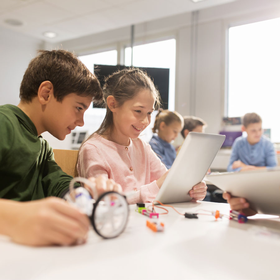 Young kids learning using technology